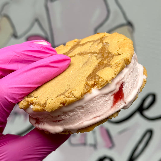 COOKIE FLAVOUR OF THE WEEK: Strawberry Ice Cream Cookie Sandwich