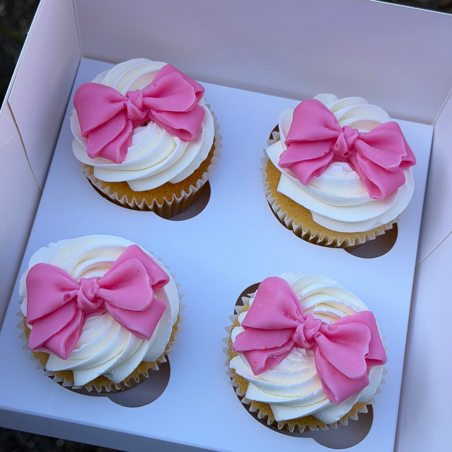Bow Cupcake