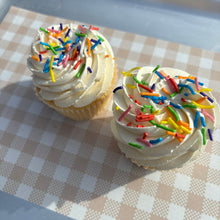 Load image into Gallery viewer, Vanilla Butter Cupcakes
